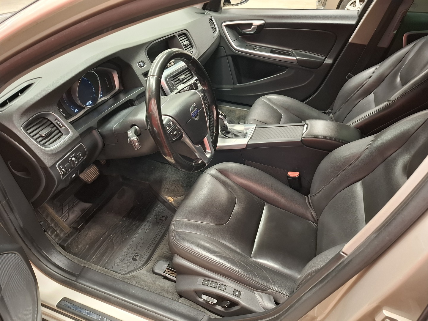 VOLVO V60 Cross Country 9