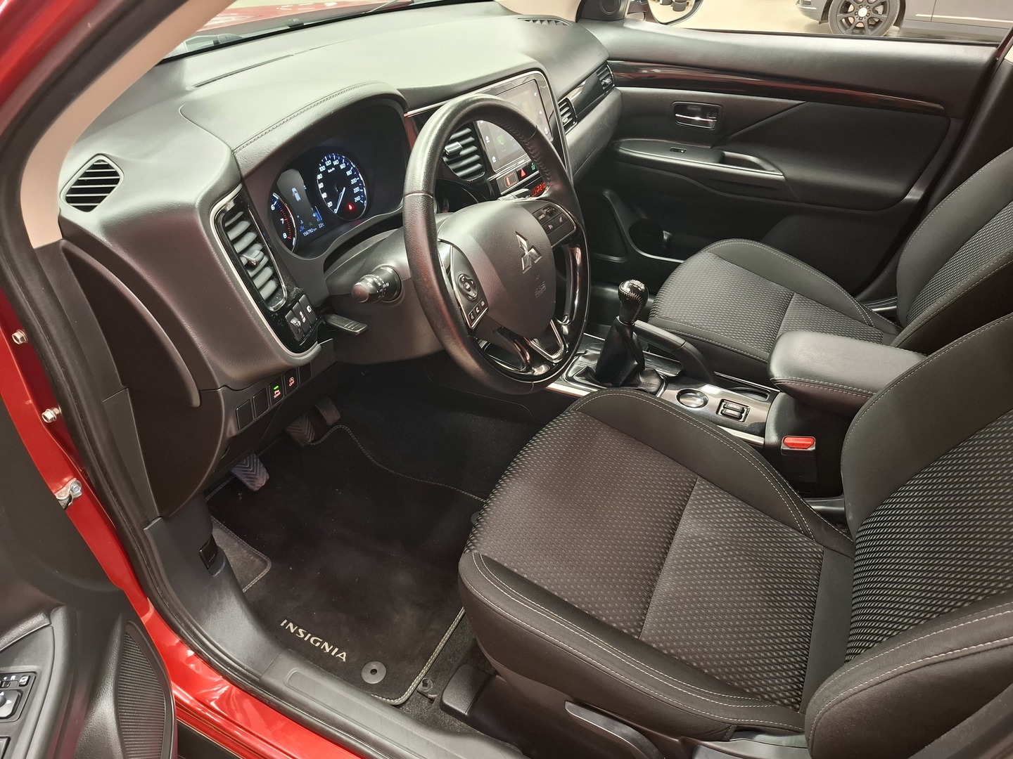 MITSUBISHI Outlander 9