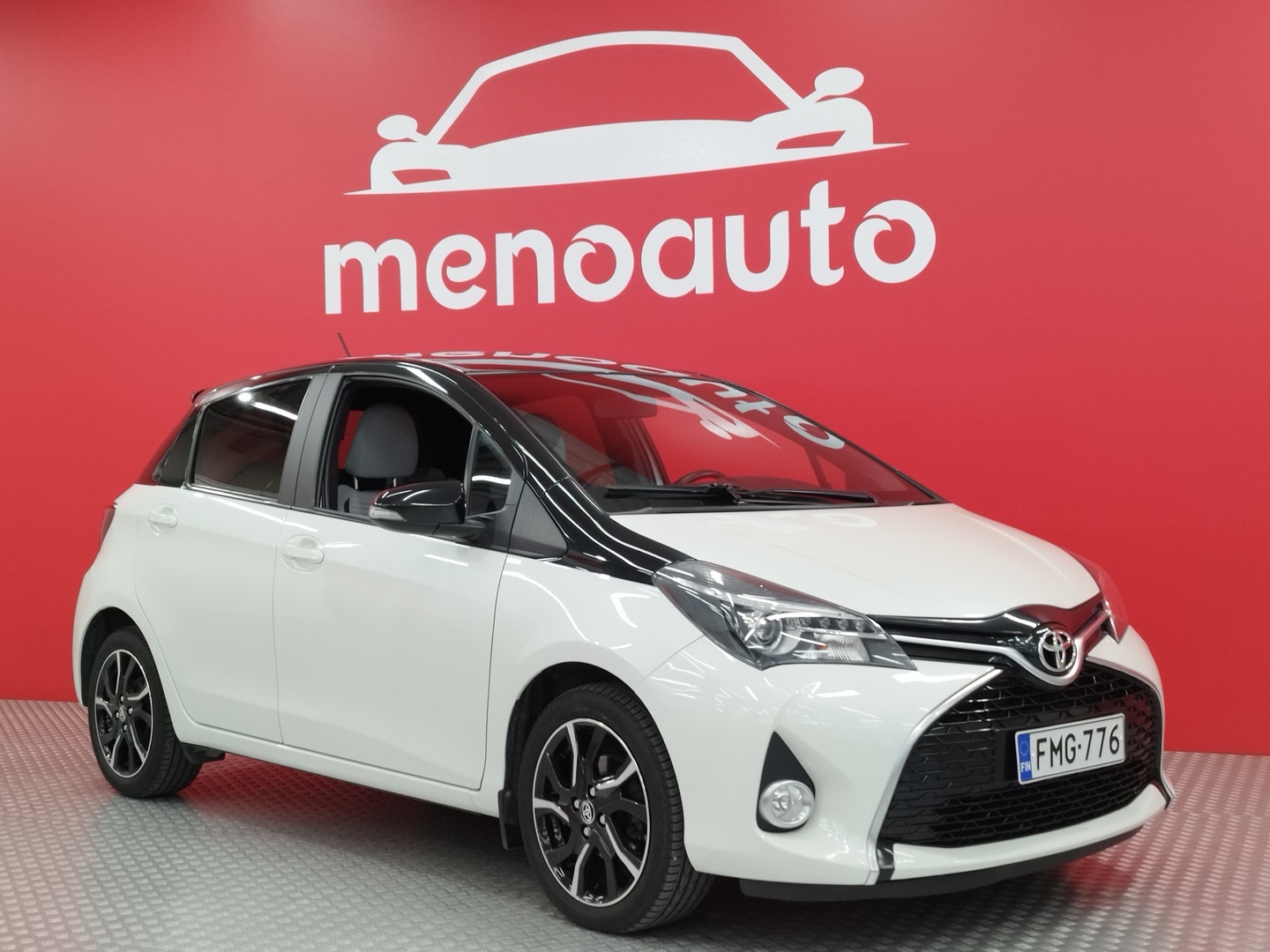 TOYOTA Yaris 1