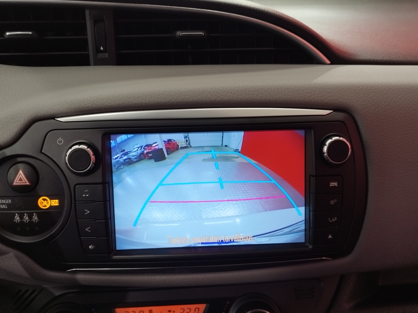 TOYOTA Yaris 15