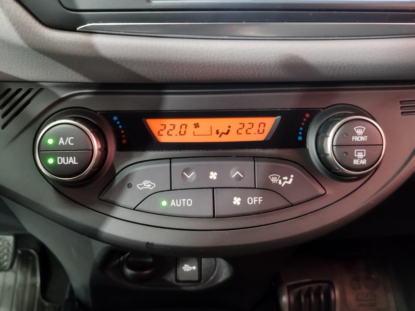 TOYOTA Yaris 16