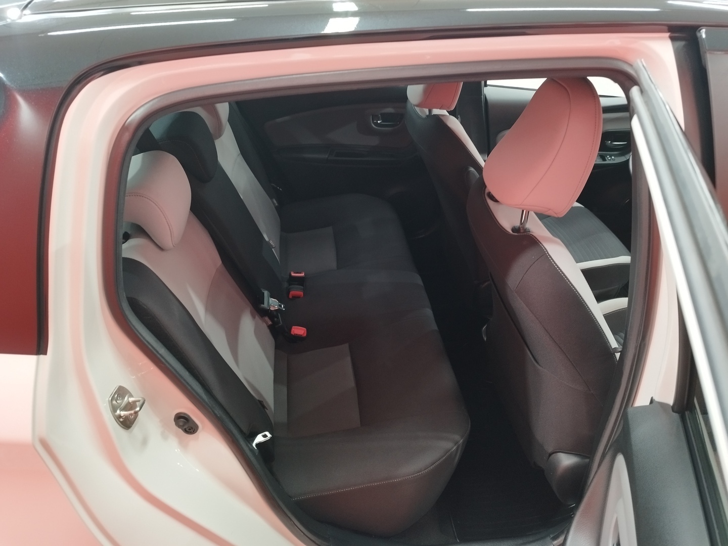 TOYOTA Yaris 19