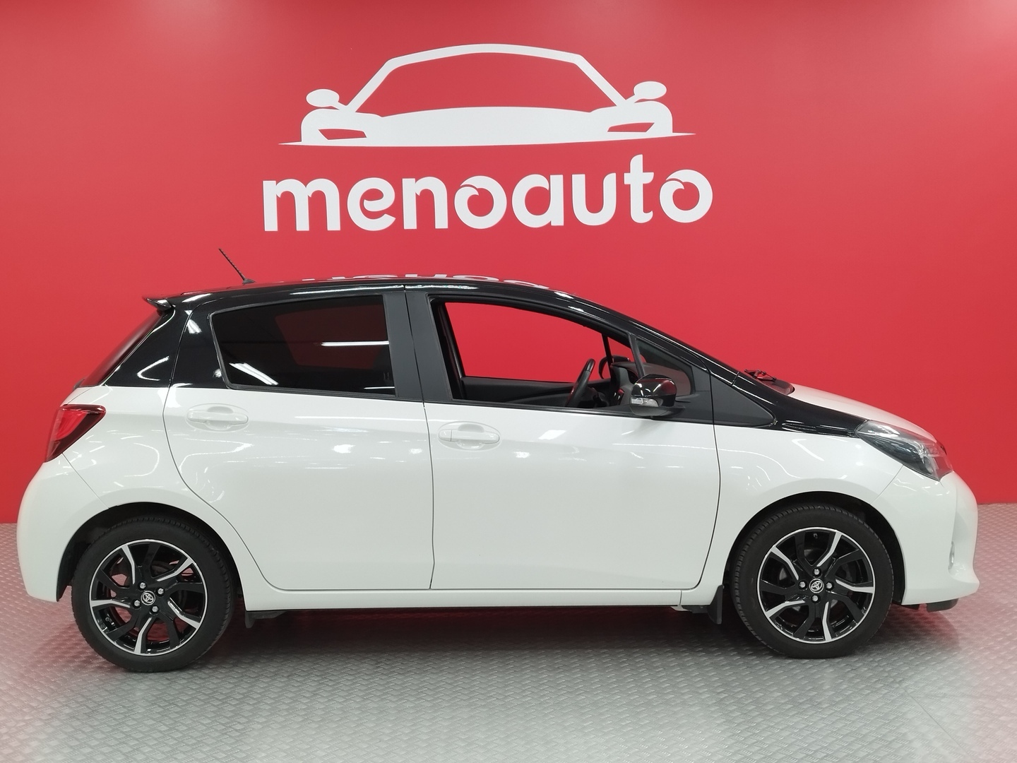TOYOTA Yaris 2