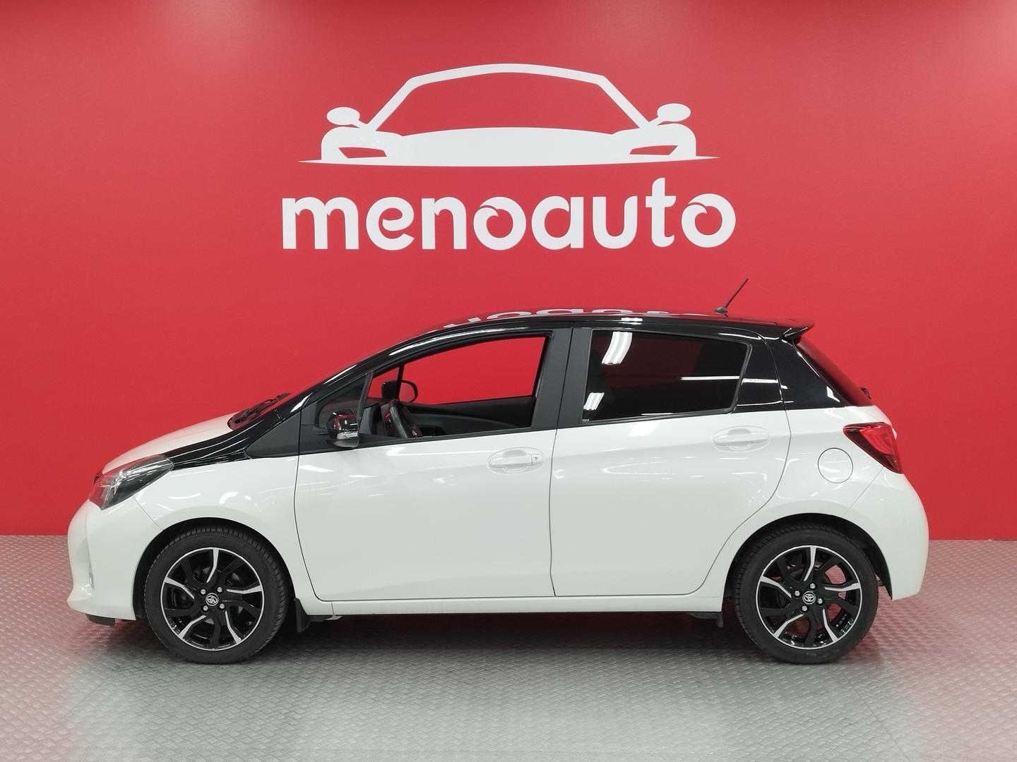 TOYOTA Yaris 6