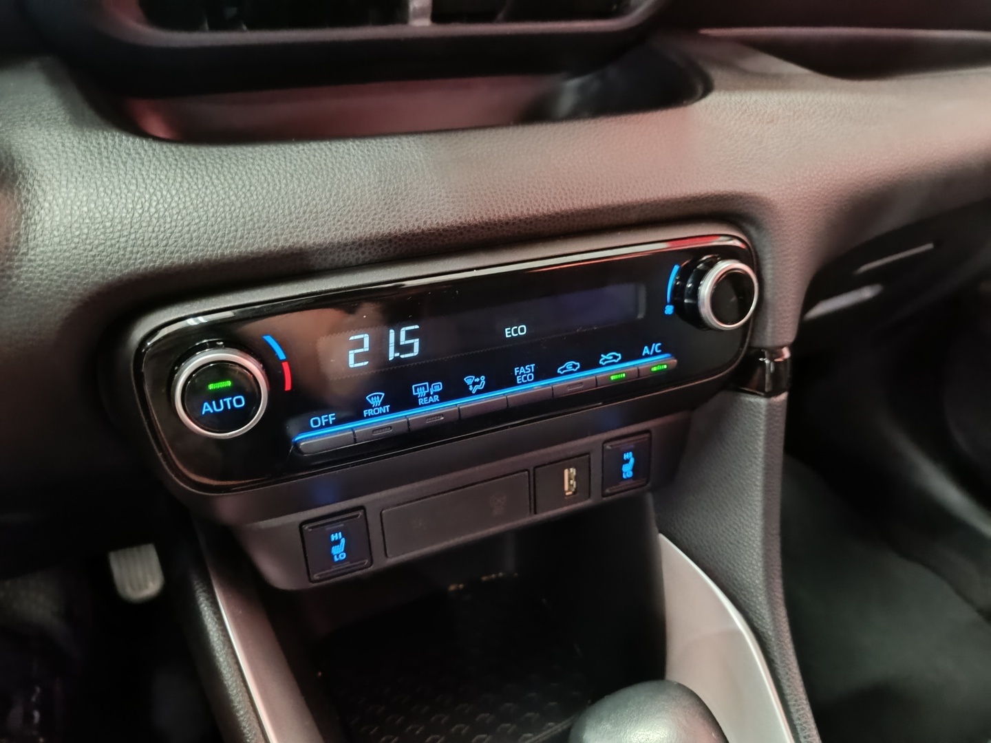 TOYOTA Yaris 10