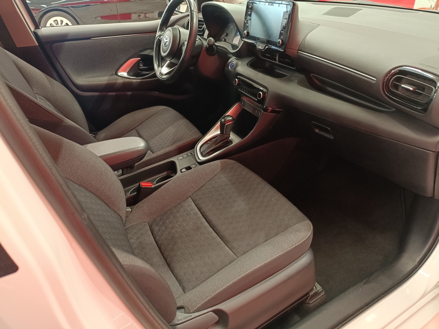 TOYOTA Yaris 15