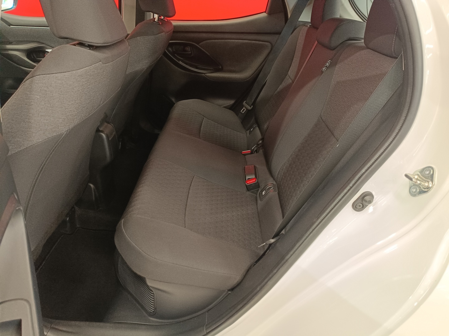 TOYOTA Yaris 17
