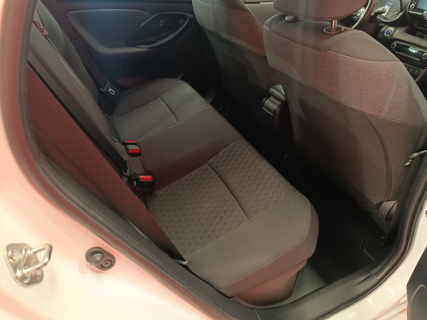 TOYOTA Yaris 18