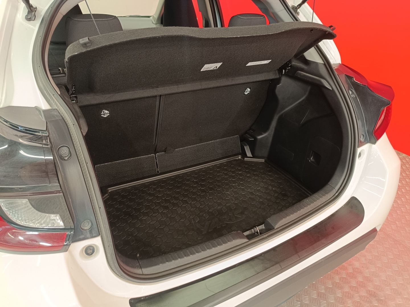 TOYOTA Yaris 19