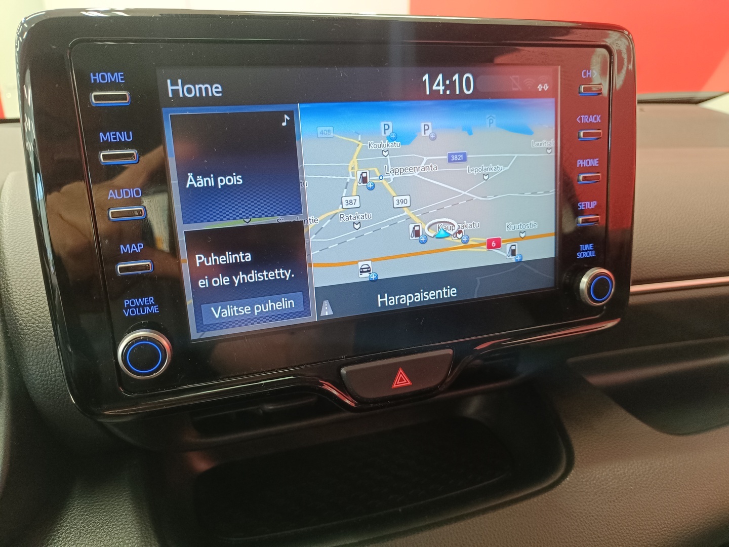 TOYOTA Yaris 8