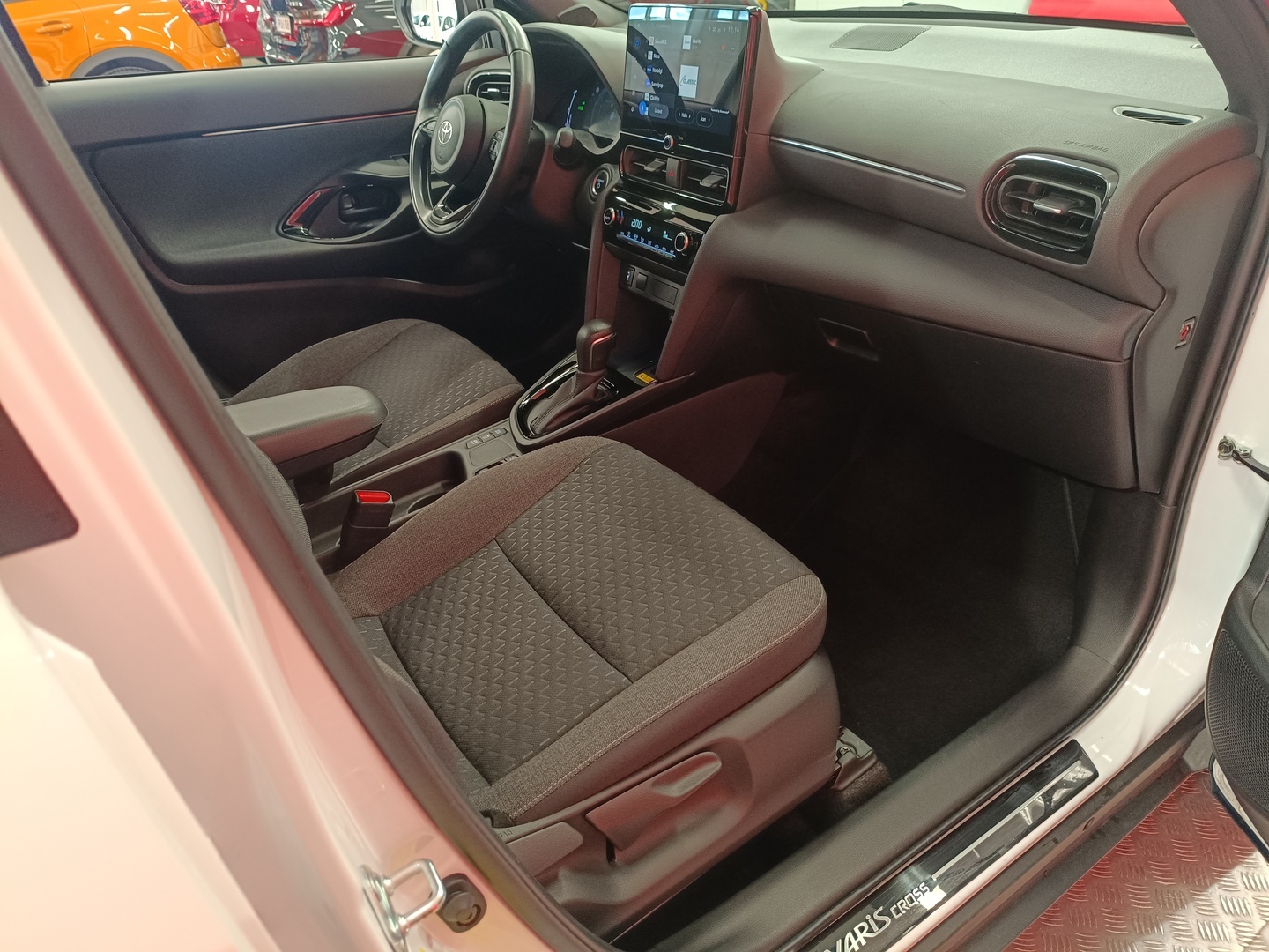 TOYOTA Yaris Cross 10