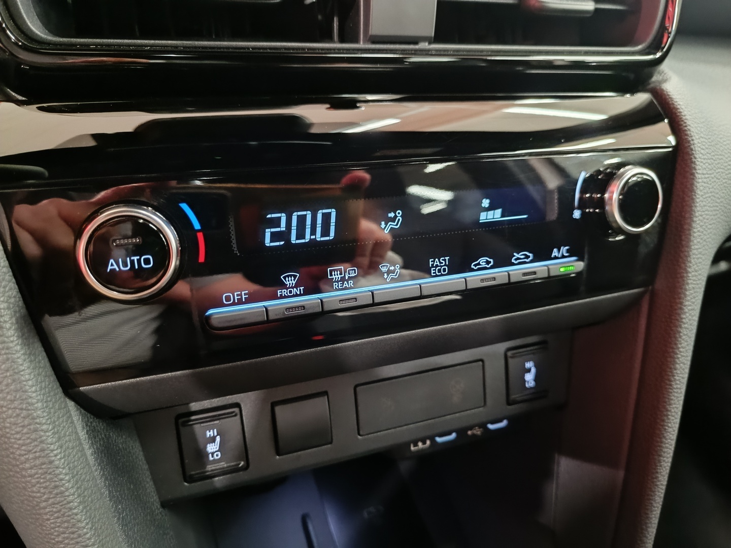 TOYOTA Yaris Cross 13