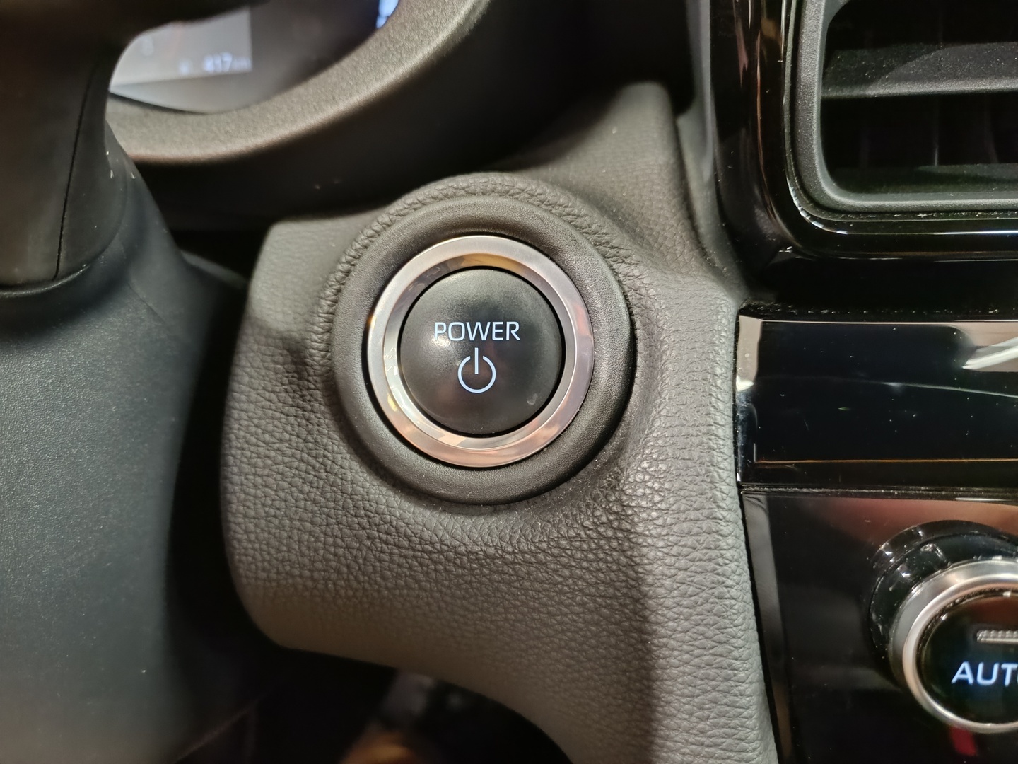 TOYOTA Yaris Cross 17