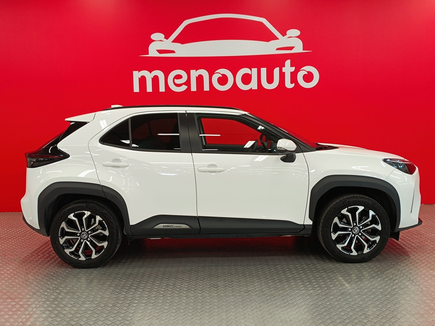 TOYOTA Yaris Cross 2
