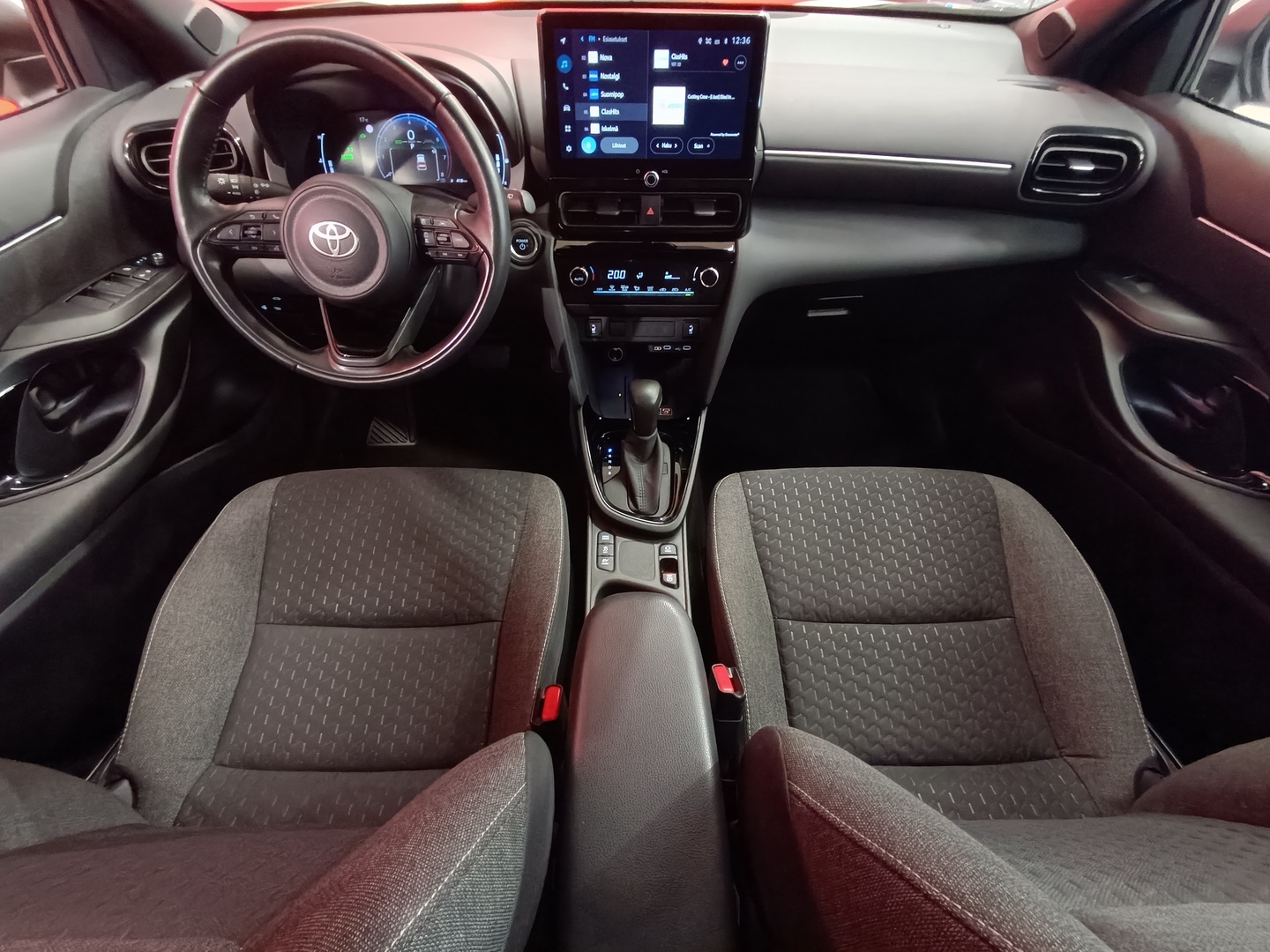 TOYOTA Yaris Cross 8