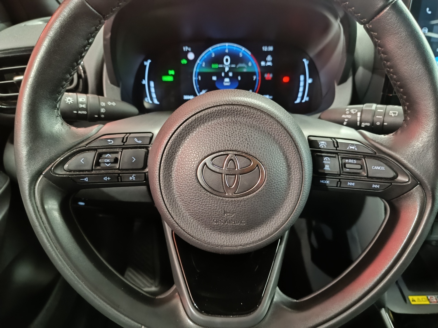 TOYOTA Yaris Cross 9