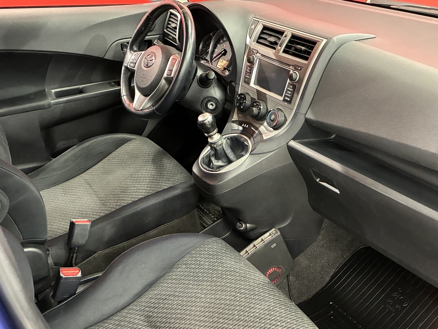 TOYOTA Verso-S 12