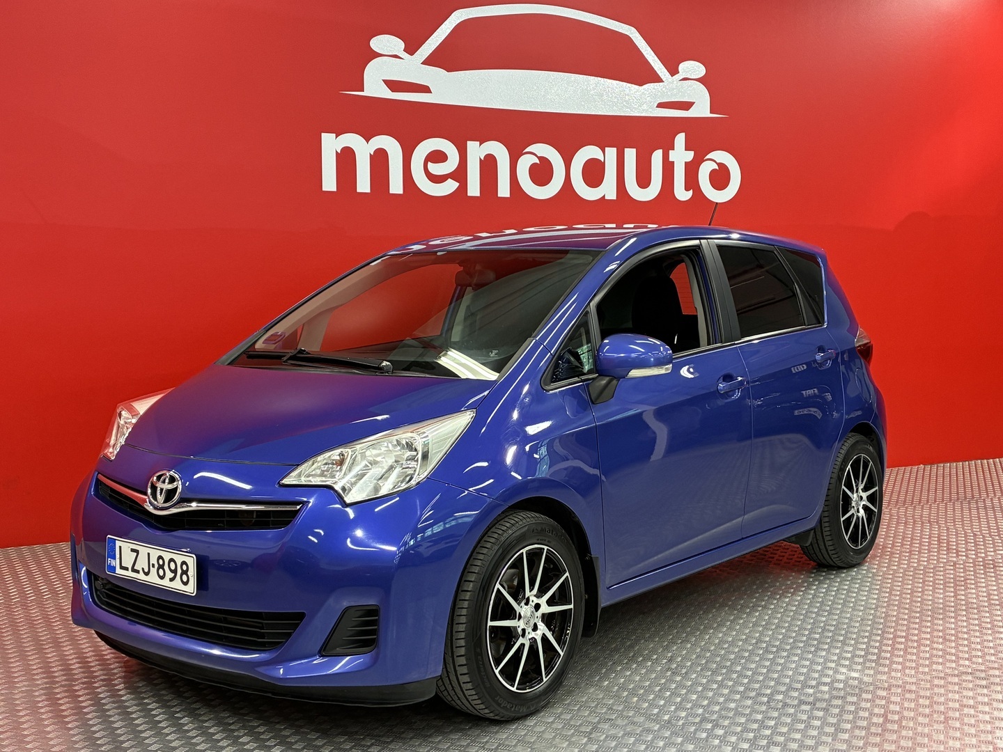 TOYOTA Verso-S 4