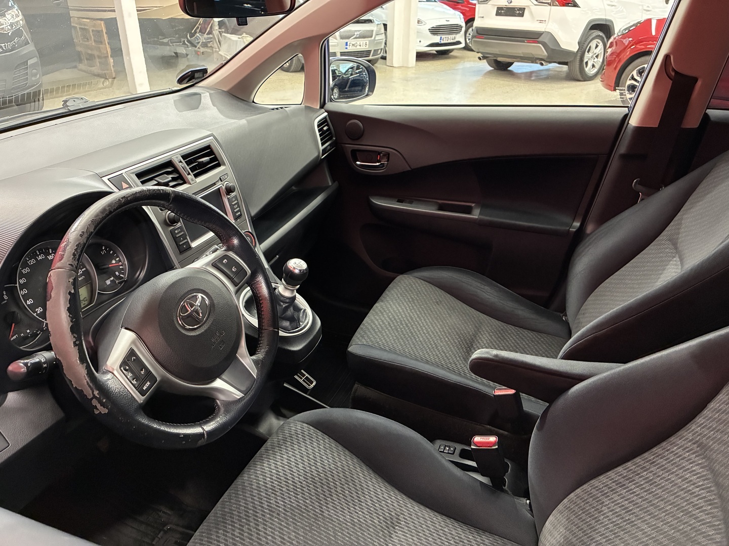 TOYOTA Verso-S 7