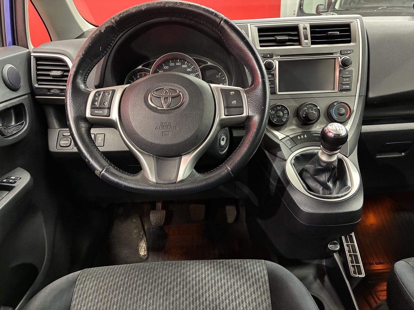 TOYOTA Verso-S 9