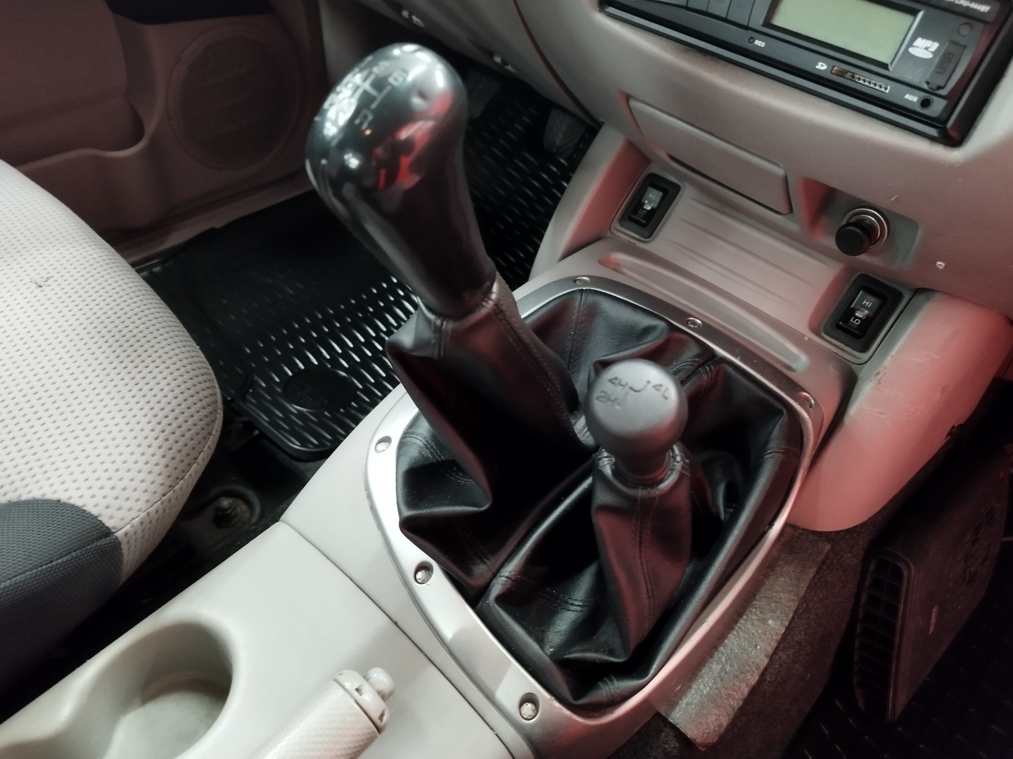 MITSUBISHI L200 12