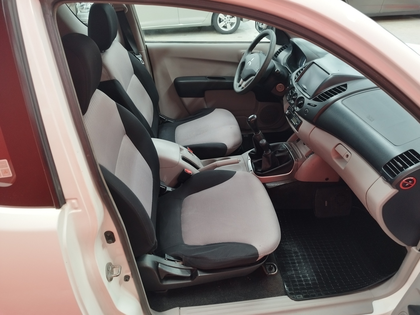 MITSUBISHI L200 13