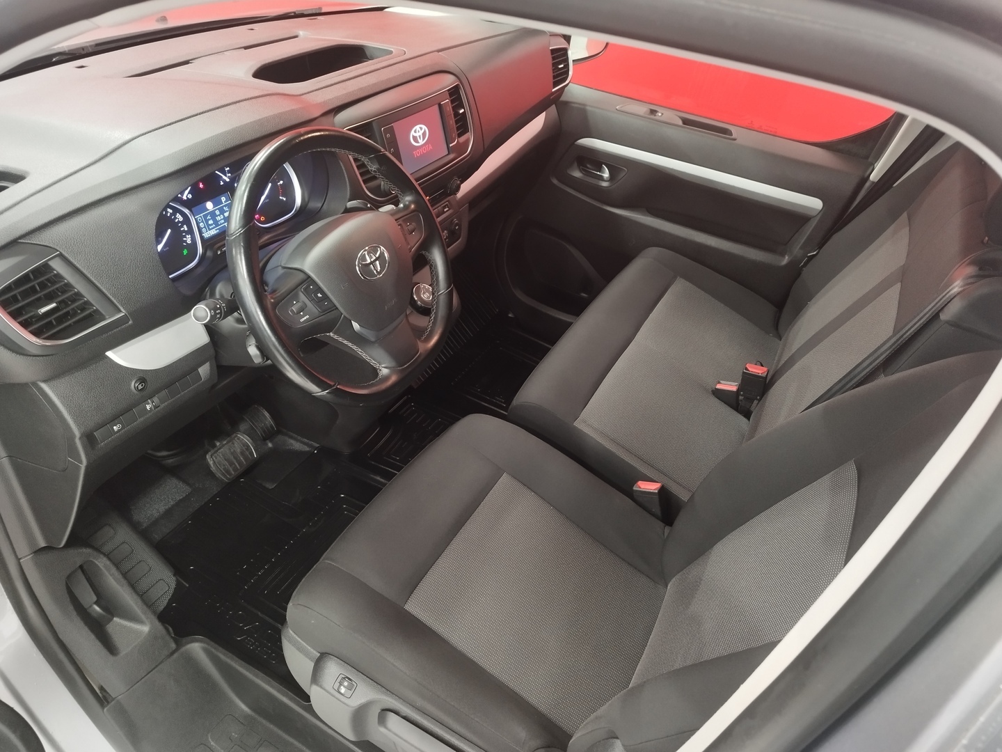TOYOTA Proace Verso 8