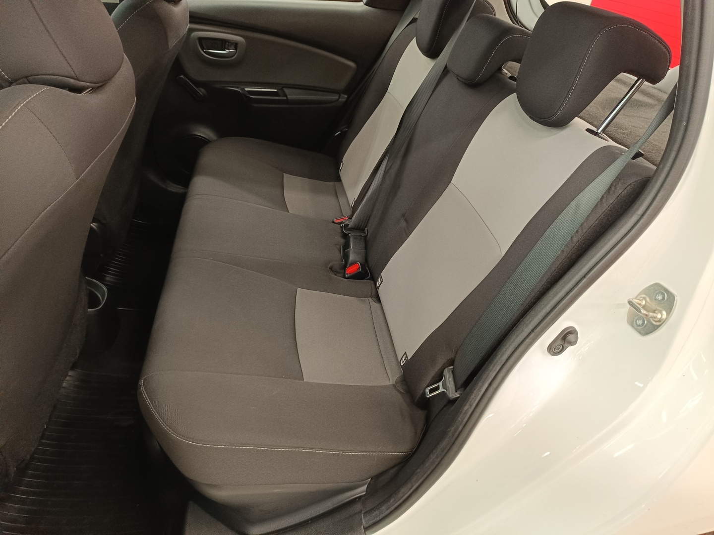 TOYOTA Yaris 16
