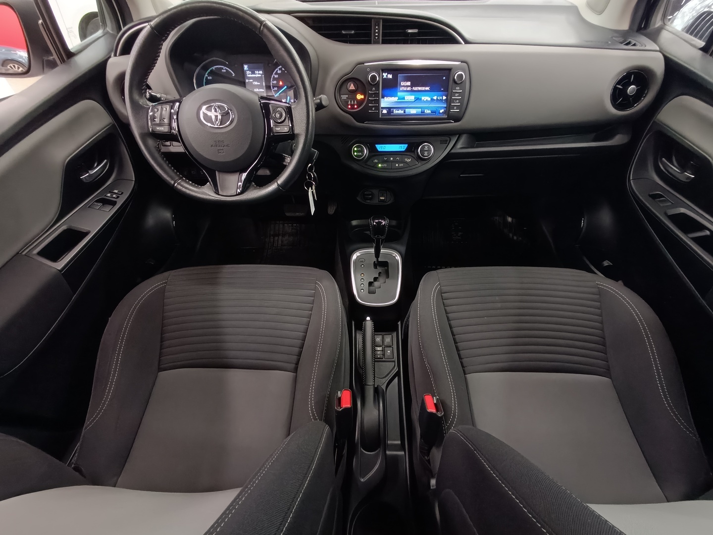 TOYOTA Yaris 7