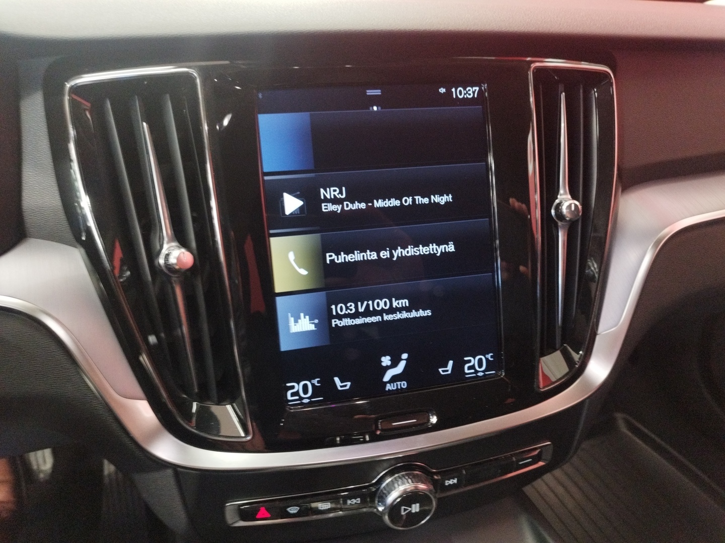 VOLVO V60 13
