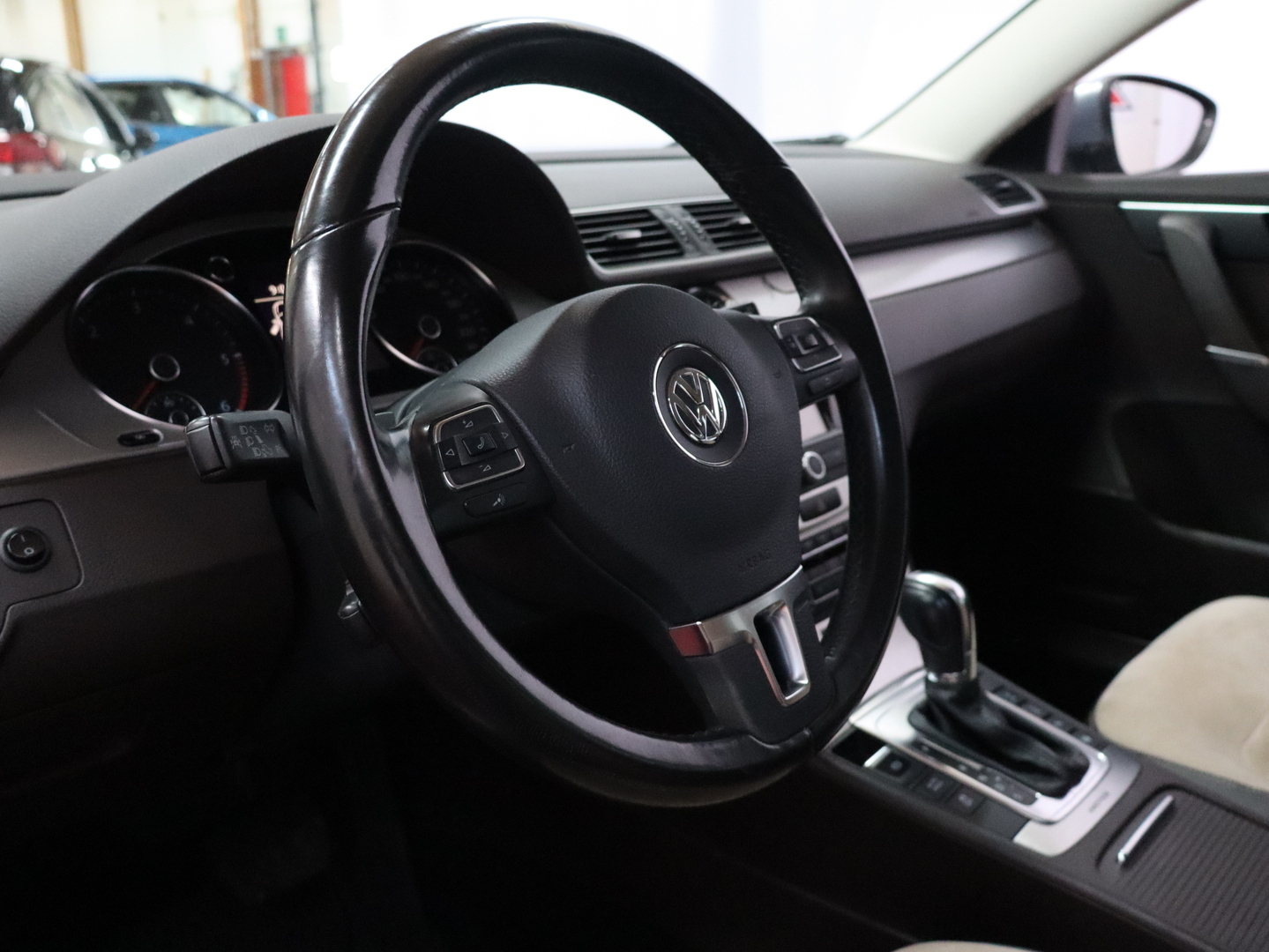VOLKSWAGEN PASSAT 2011