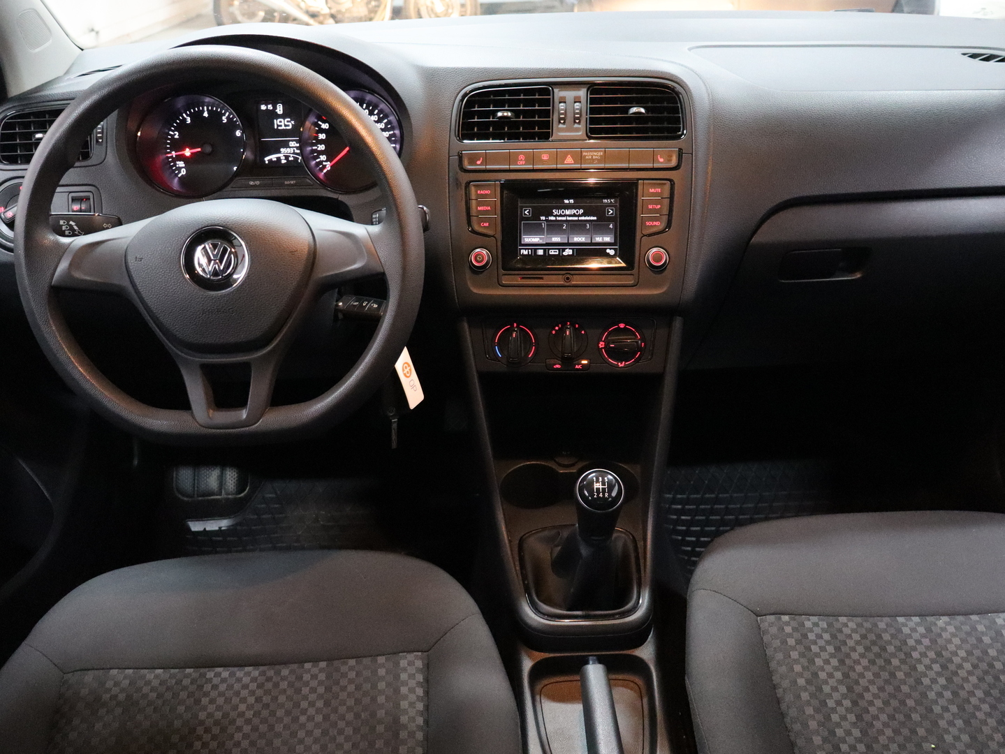 VOLKSWAGEN Polo 2017