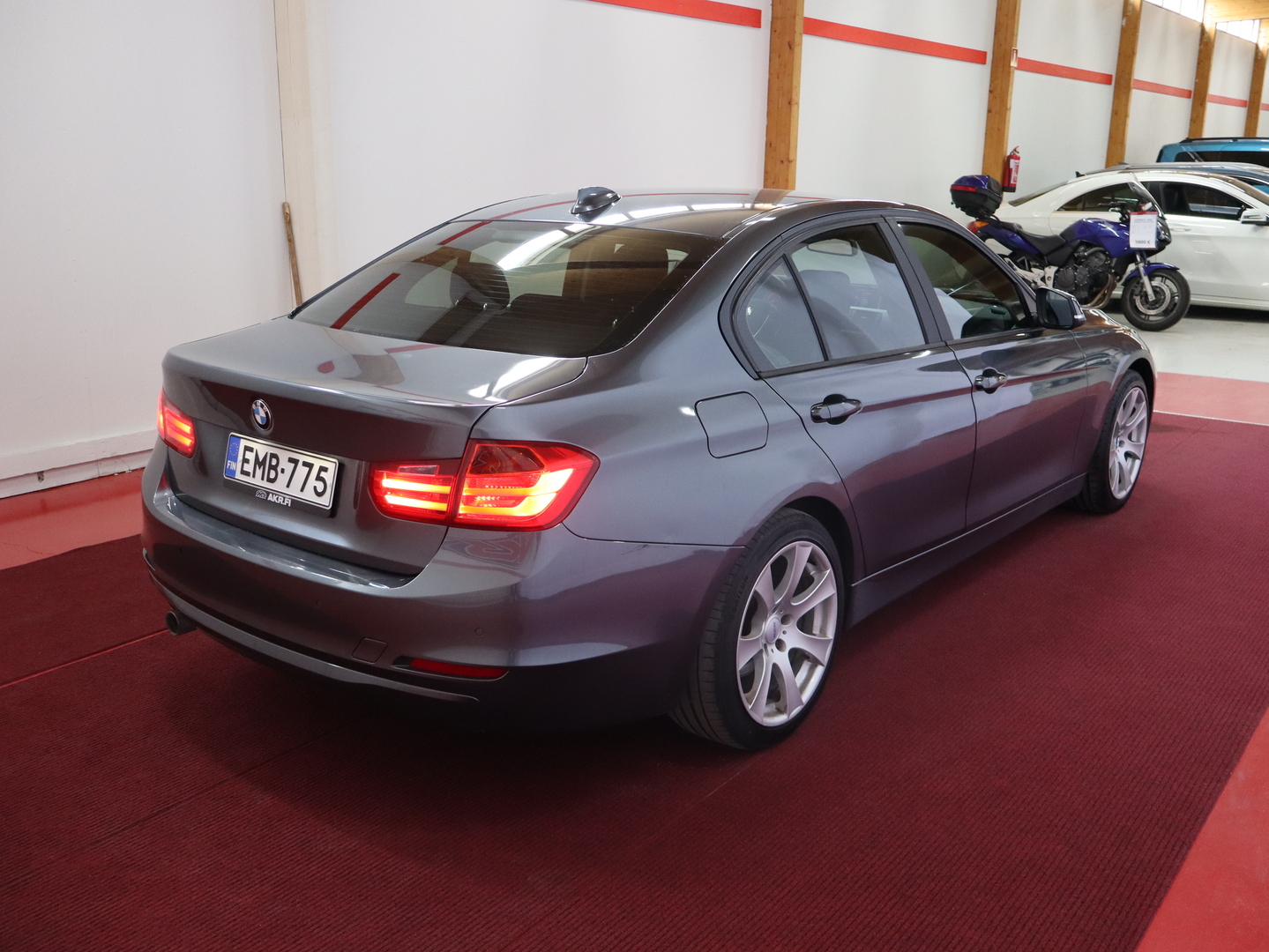 BMW 320 2012
