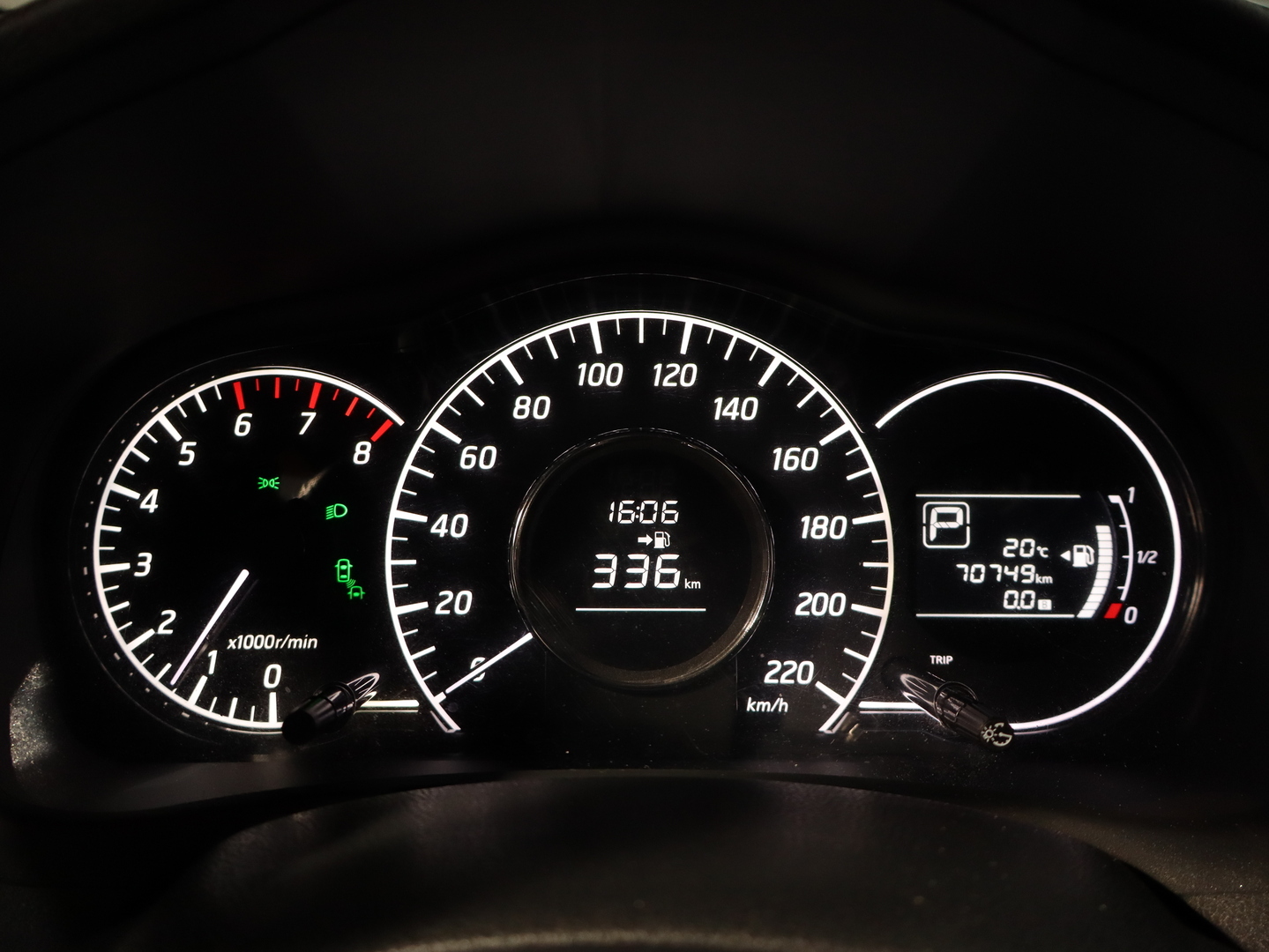 NISSAN Note 2015