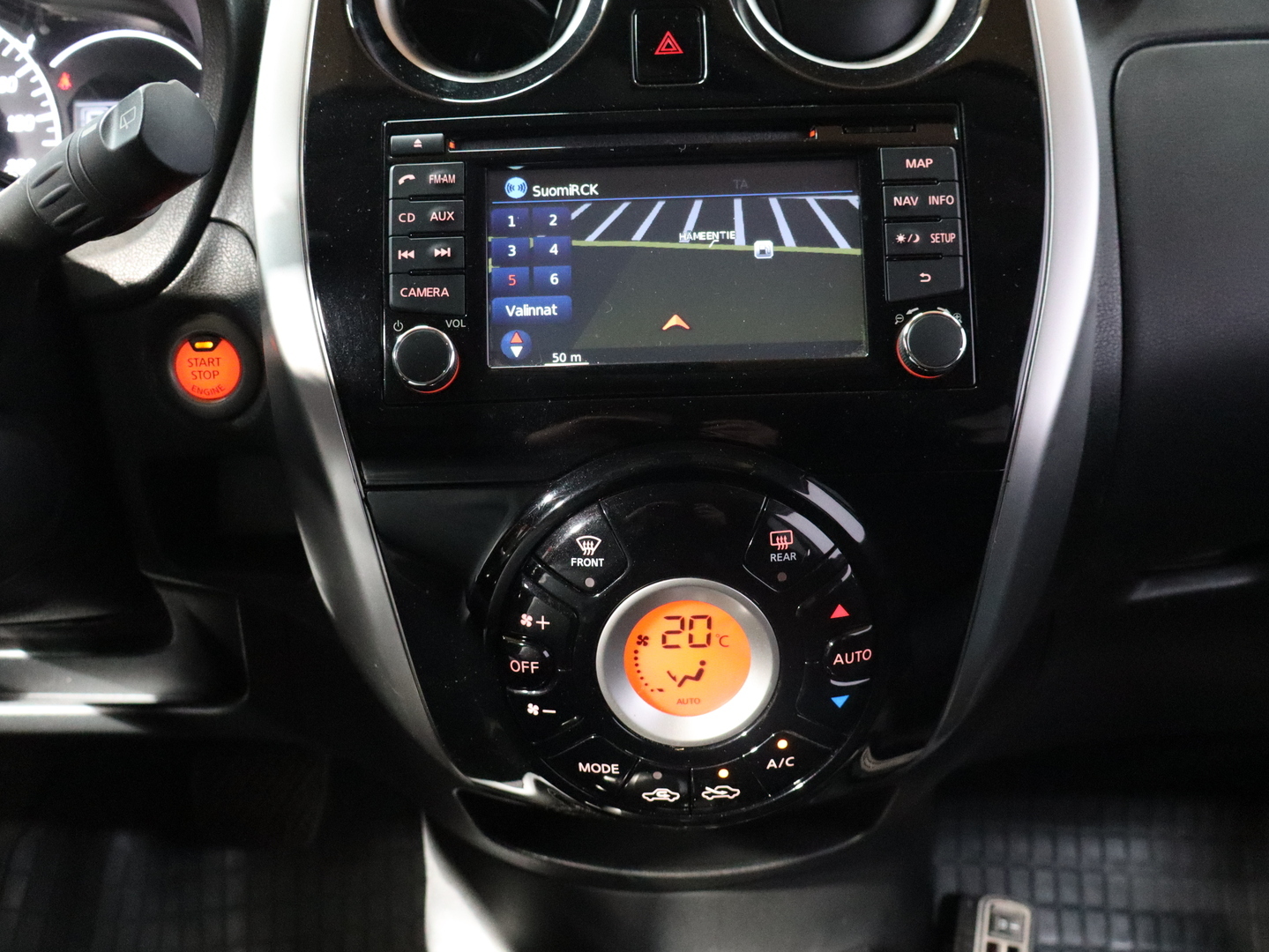 NISSAN Note 2015