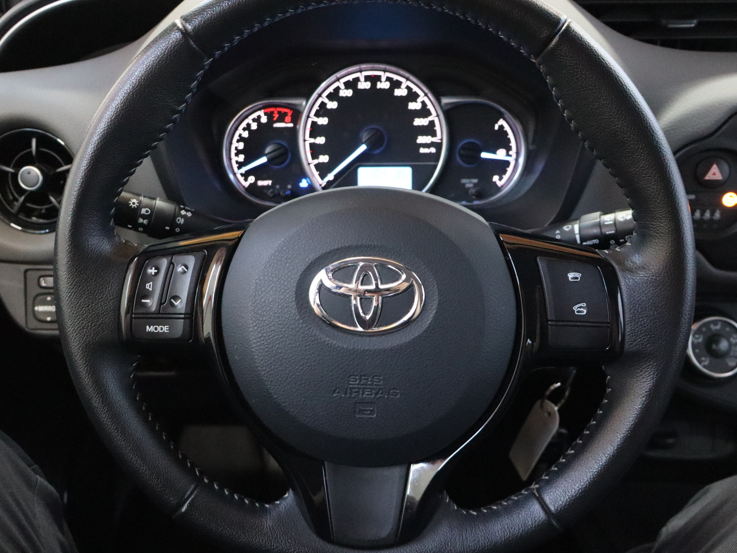 TOYOTA Yaris 2018