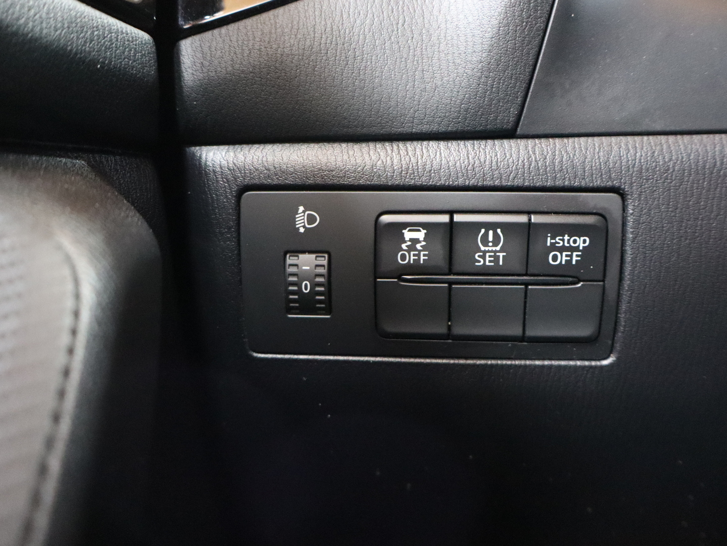 MAZDA MAZDA3 2015