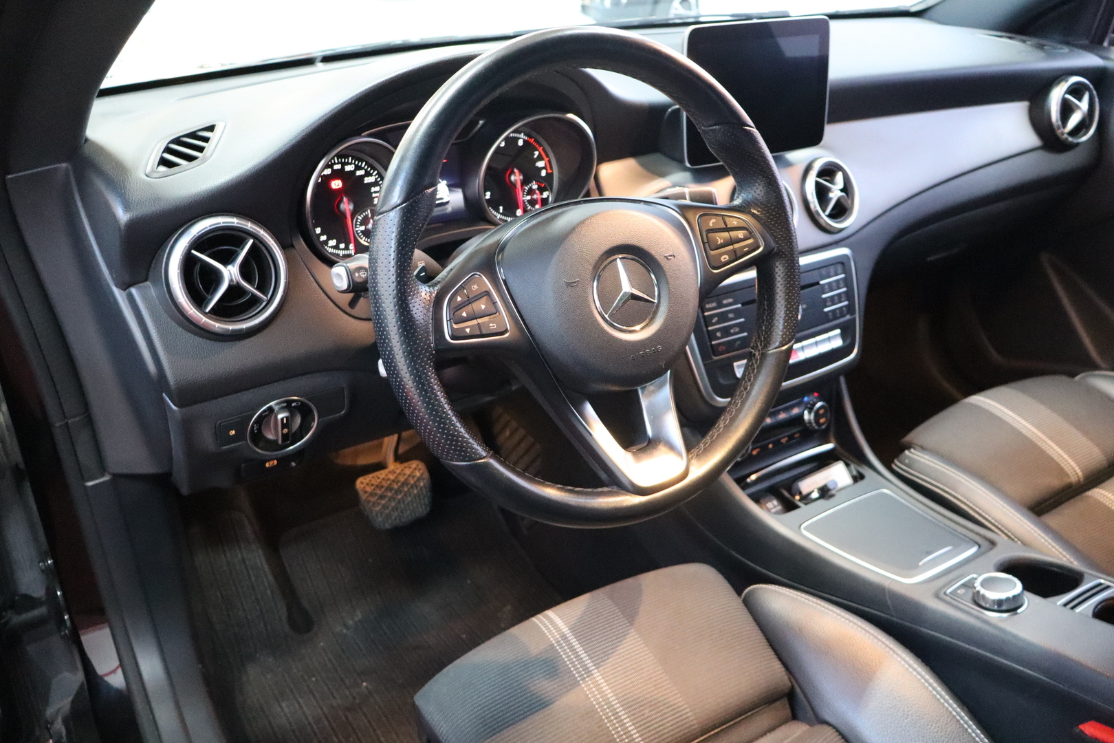 MERCEDES-BENZ CLA 2019