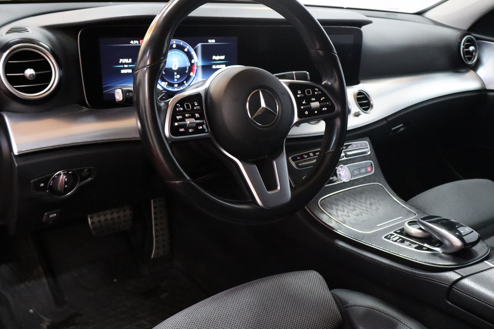 MERCEDES-BENZ E 2020