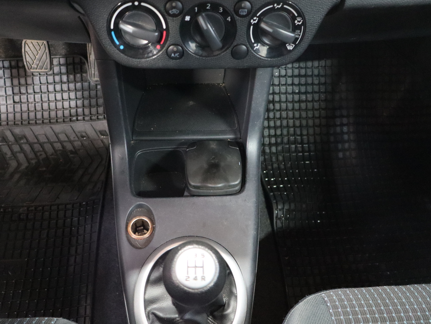 SUZUKI Swift 12