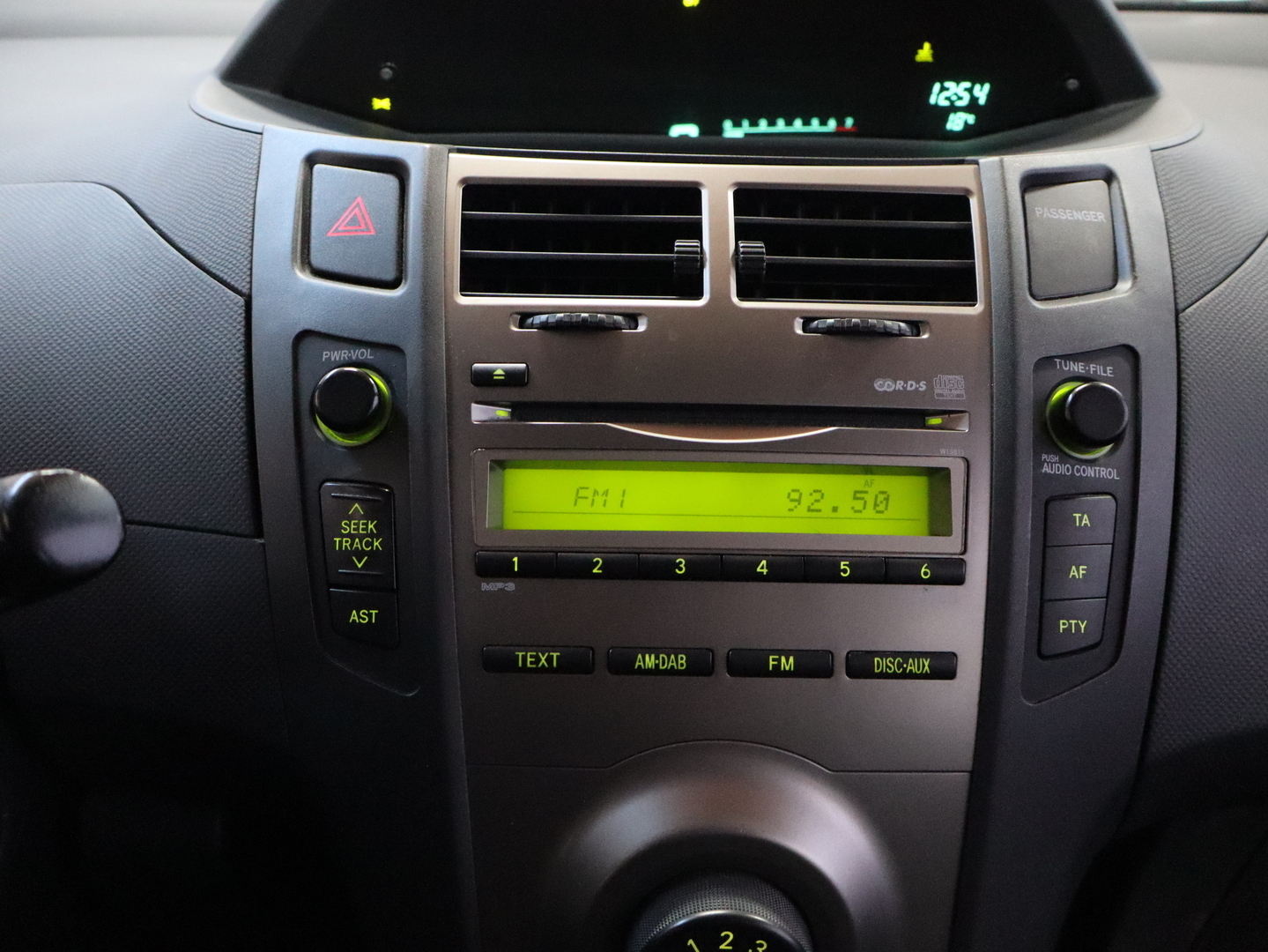 TOYOTA Yaris 2011