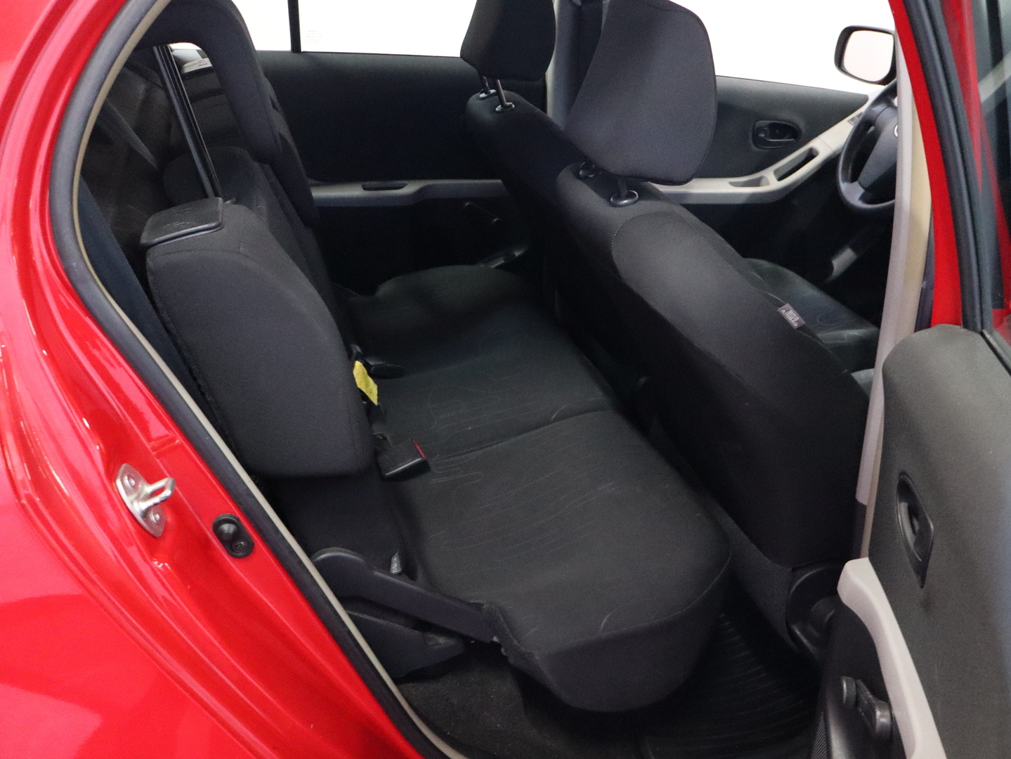 TOYOTA Yaris 2011