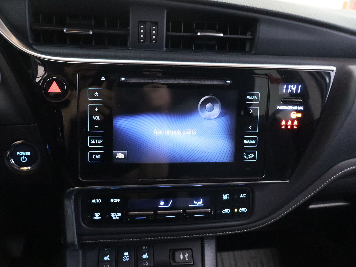 TOYOTA Auris 2016