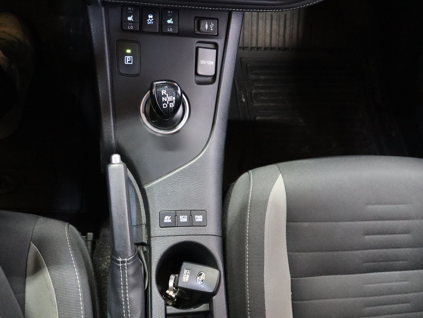 TOYOTA Auris 2016