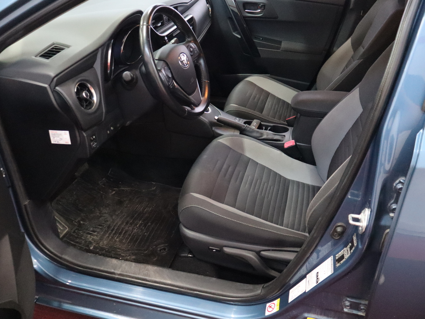 TOYOTA Auris 2016