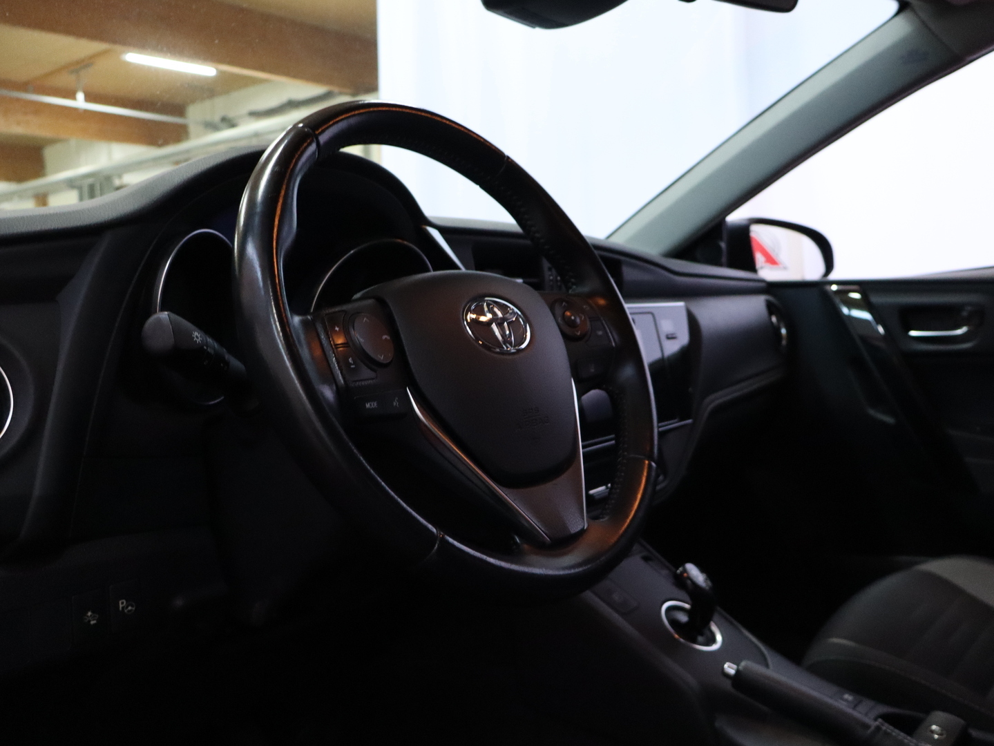 TOYOTA Auris 2016