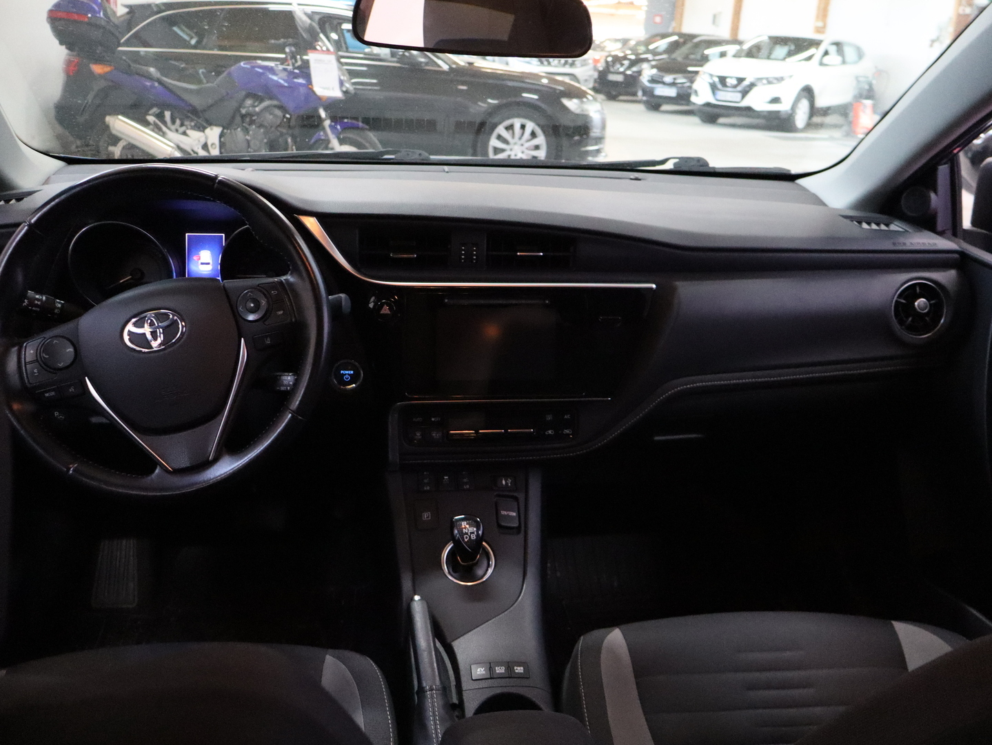 TOYOTA Auris 2016