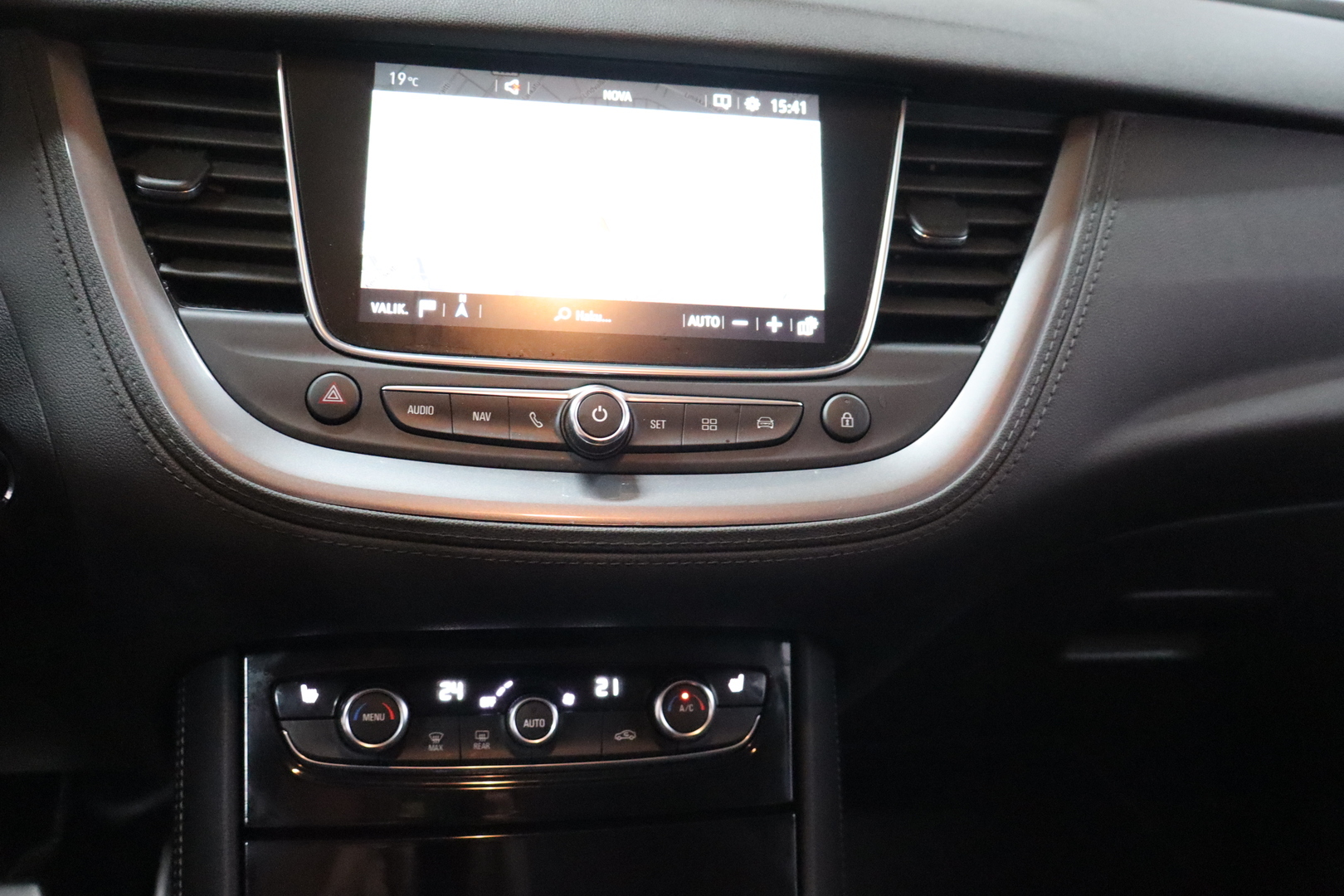 OPEL Grandland X 11