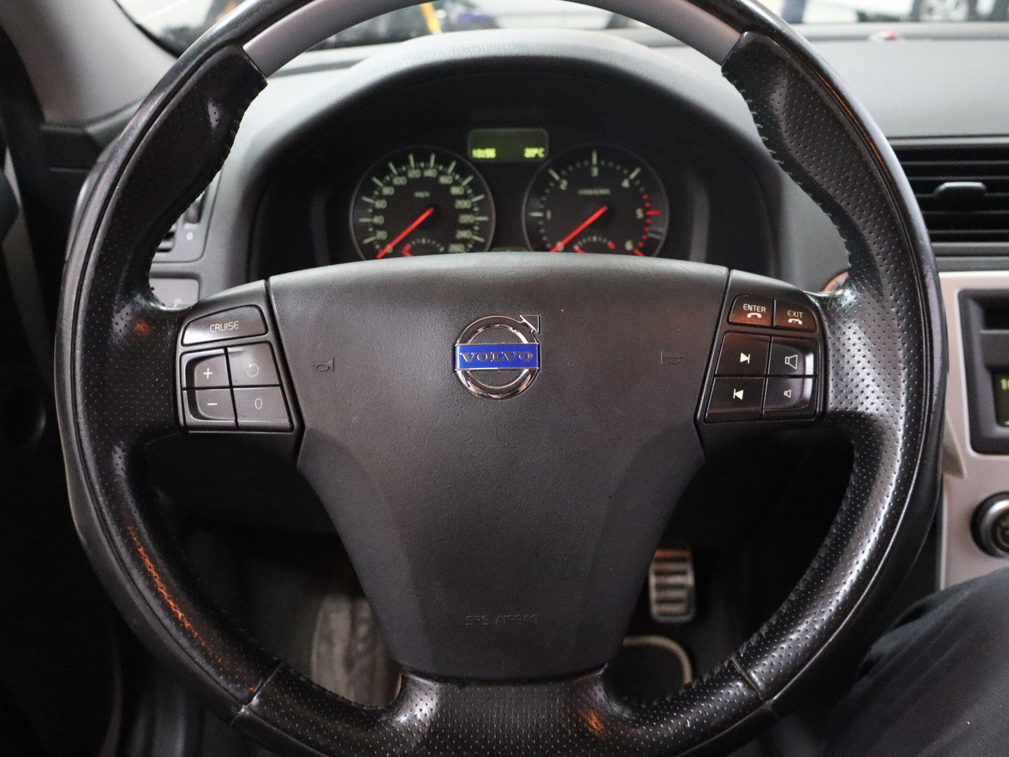 VOLVO V50 10