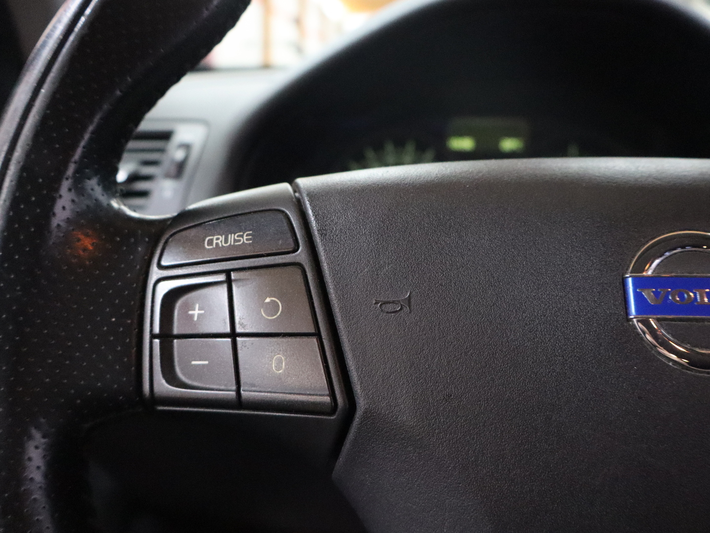 VOLVO V50 12